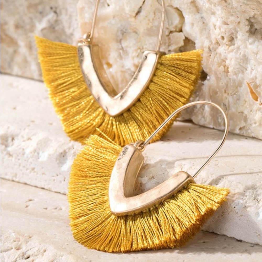 Mini tassel- mustard
